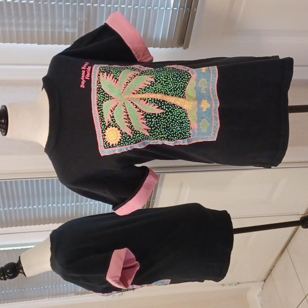 $4 Add-on Black & Pink Daytona Beach Tee - Size Medium